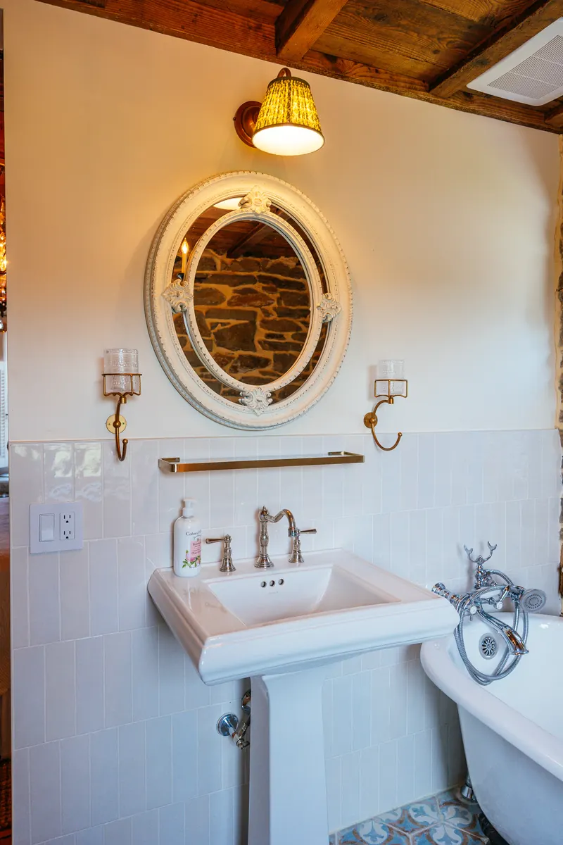 The pedestal sink in the Paris ensuite.